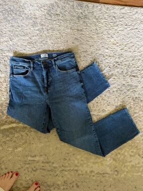 Kensie Mid-Rise Raw Hem Cropped Blue Jeans